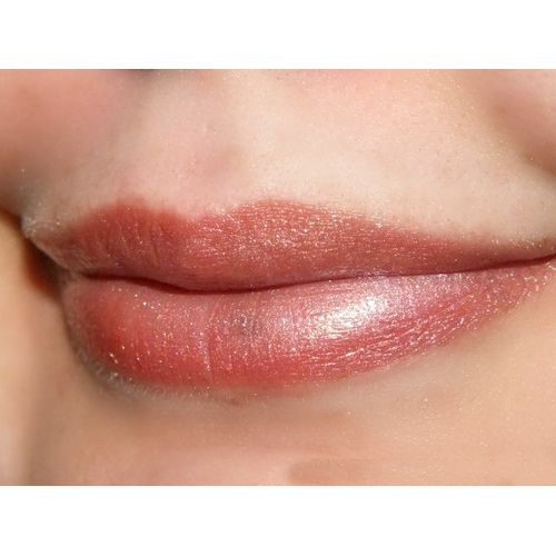 London Moisture Renew Lipstick - 640